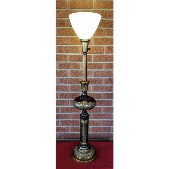 Rembrandt RARE Hollywood Regency Torchiere Table Lamp Acanthus Leaf Design - Picture 4 of 10